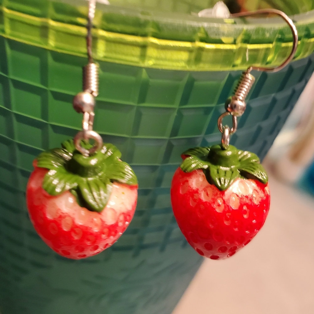 Small Strawberry Earrings - Picture 2 of 8